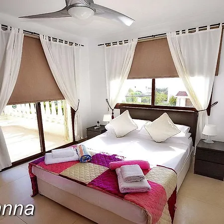 Villa Airianna Coral Bay *