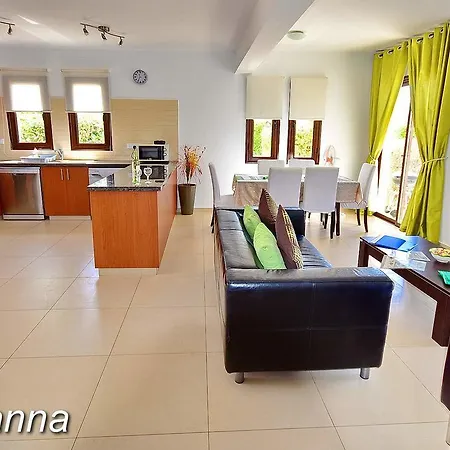 Airianna Coral Bay *